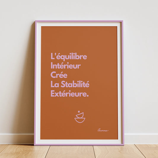 Affiche zen décoration murale l'équilibre intérieur crée la stabilité extérieure encadrée et posée sur un parquet